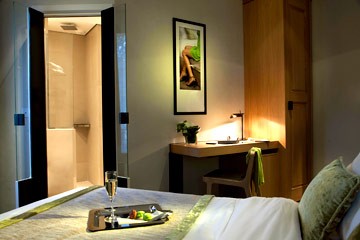 LAST MINUTE&nbsp;OFFER WITH COMPLIMENTARY BREAKFAST !